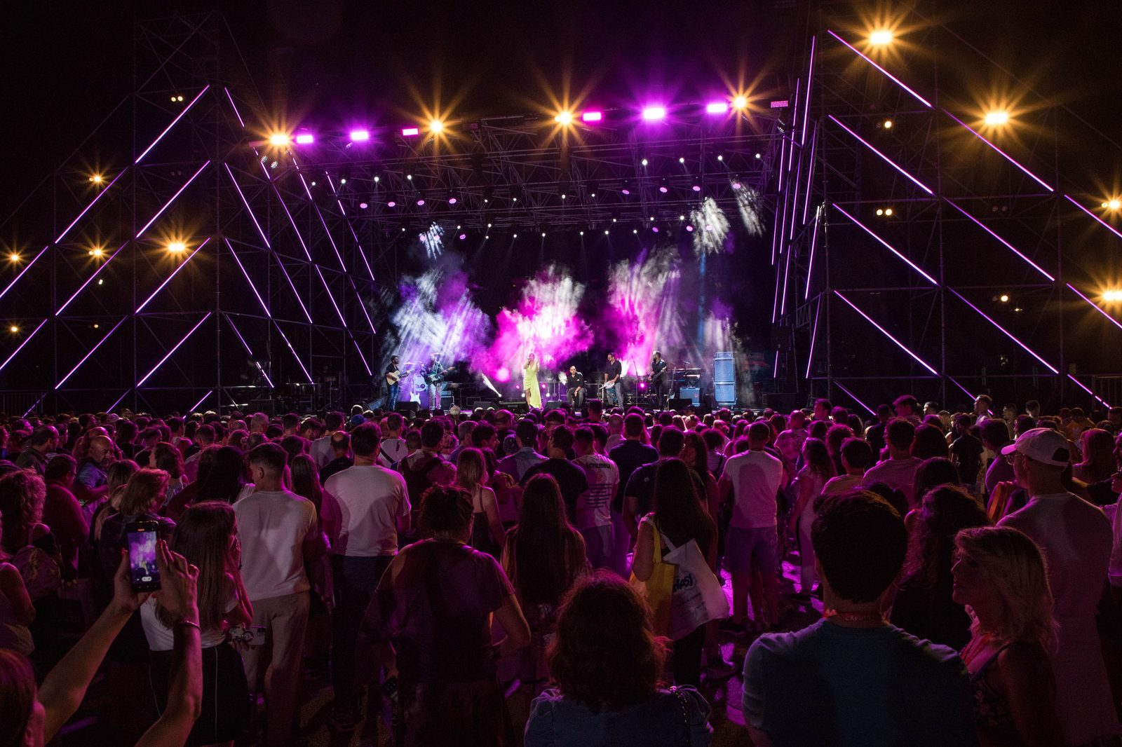 img-live-sul-palco-pizza-village-napoli