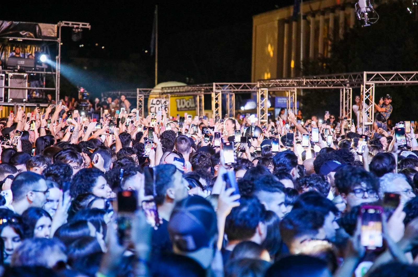 img2-live-sul-palco-pizza-village-napoli